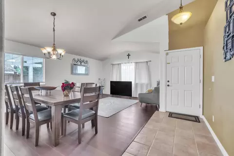 Entry Way - 1091 Norman Dr, Manteca, CA 95336 photo 1 of 2