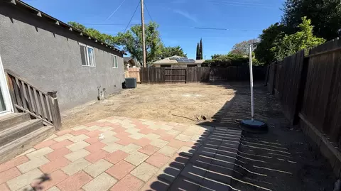 Exterior - 2041 Wally Ct, Modesto, CA 95350 photo 4 of 4