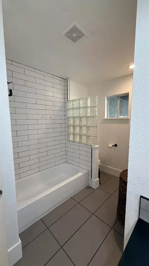 Bath - 2041 Wally Ct, Modesto, CA 95350 photo 1 of 3