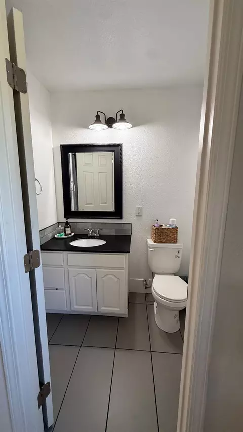 Bath - 2041 Wally Ct, Modesto, CA 95350 photo 3 of 3