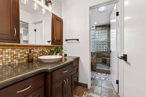 Bath - 632 Estrella Pl, Davis, CA 95616 photo 1 of 5