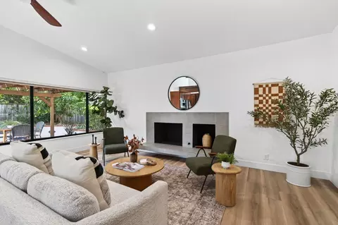 Living - 632 Estrella Pl, Davis, CA 95616 photo 3 of 4