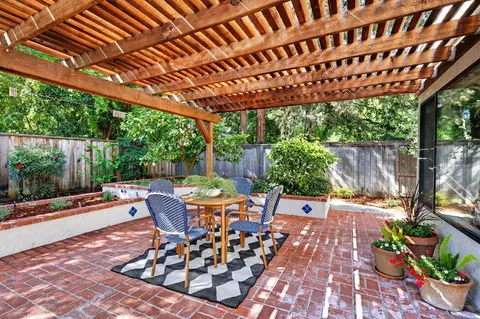 Exterior - 632 Estrella Pl, Davis, CA 95616 photo 7 of 10