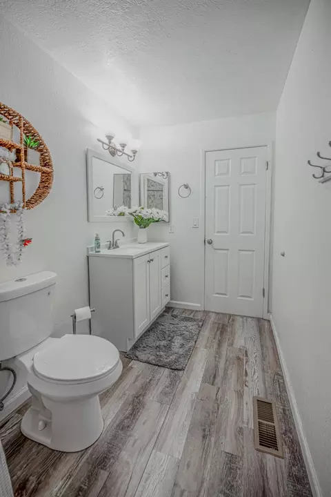 Bath - 161 Crestview Ct, Watsonville, CA 95076 photo 5 of 5