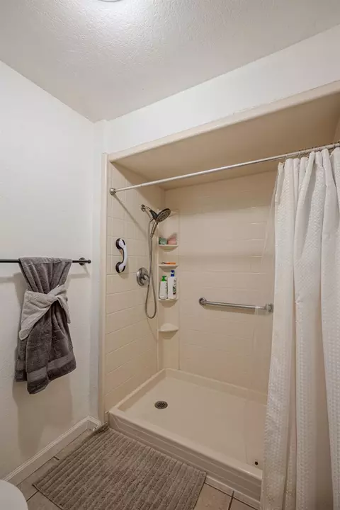Bath - 161 Crestview Ct, Watsonville, CA 95076 photo 2 of 5