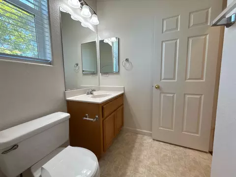Bath - 2475 Independence Trl, Plumas Lake, CA 95961 photo 4 of 4
