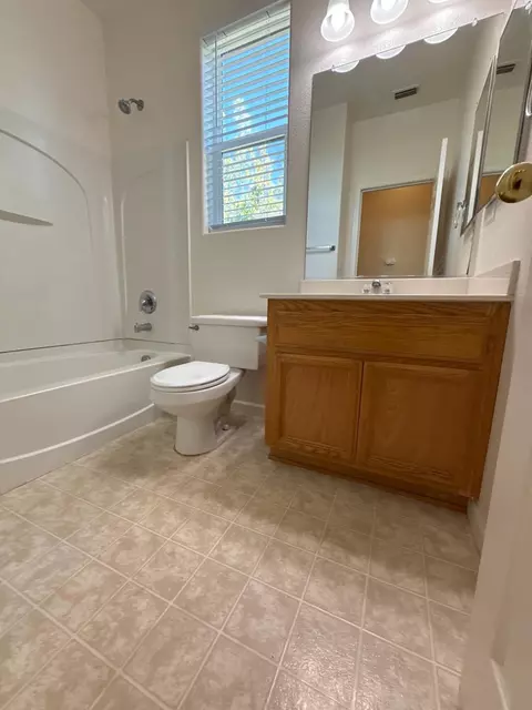 Bath - 2475 Independence Trl, Plumas Lake, CA 95961 photo 2 of 4