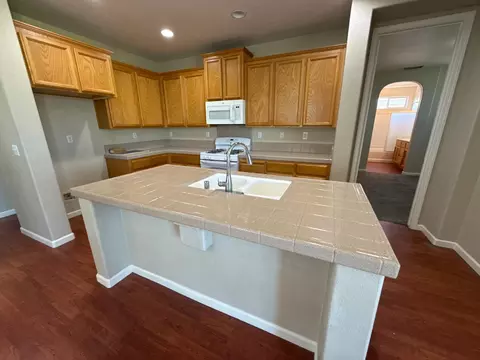 Kitchen - 2475 Independence Trl, Plumas Lake, CA 95961 photo 2 of 2