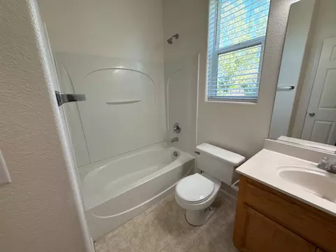 Bath - 2475 Independence Trl, Plumas Lake, CA 95961 photo 3 of 4
