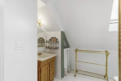 Bath - 7095 Murdock Way, Carmichael, CA 95608 photo 5 of 6