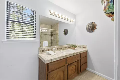 Bath - 7095 Murdock Way, Carmichael, CA 95608 photo 1 of 6