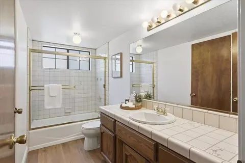 Bath - 7095 Murdock Way, Carmichael, CA 95608 photo 4 of 6