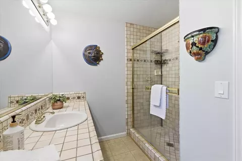 Bath - 7095 Murdock Way, Carmichael, CA 95608 photo 2 of 6