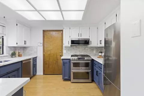 Kitchen - 7095 Murdock Way, Carmichael, CA 95608 photo 3 of 4