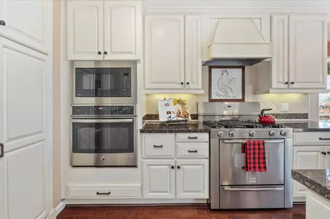 Kitchen - 1016 Buckthorn Dr, Murphys, CA 95247 photo 3 of 4
