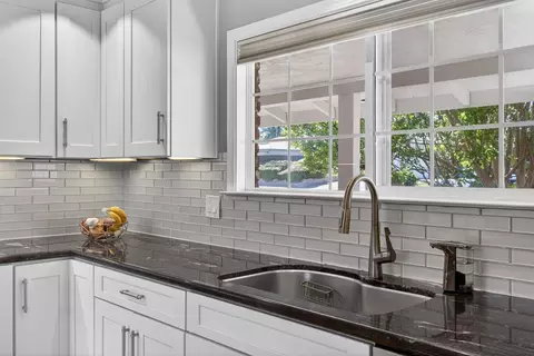 Kitchen - 2026 Mission Ave, Carmichael, CA 95608 photo 10 of 10