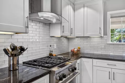 Kitchen - 2026 Mission Ave, Carmichael, CA 95608 photo 6 of 10