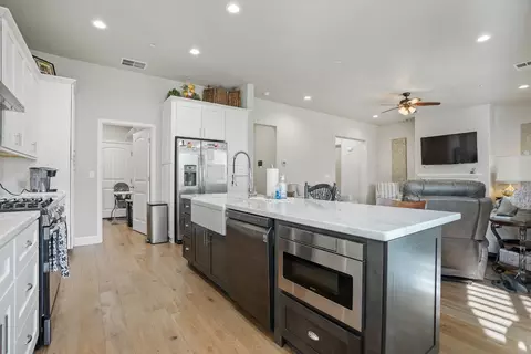 Kitchen - 1770 Ettle, Manteca, CA 95337 photo 3 of 4