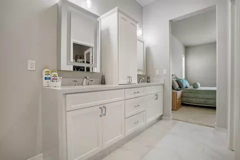 Bath - 1770 Ettle, Manteca, CA 95337 photo 2 of 2