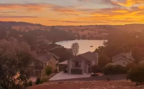 572 Poker Flat Rd, Copperopolis, CA 95228