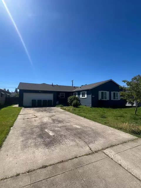 830 Windsor Dr, Lodi, CA 95240 photo 1