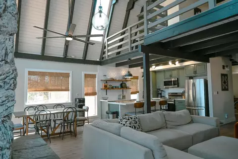 4220 Tomahawk Trl, Copperopolis, CA 95228