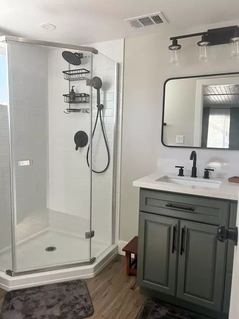 Bath - 4220 Tomahawk Trl, Copperopolis, CA 95228 photo 1 of 3