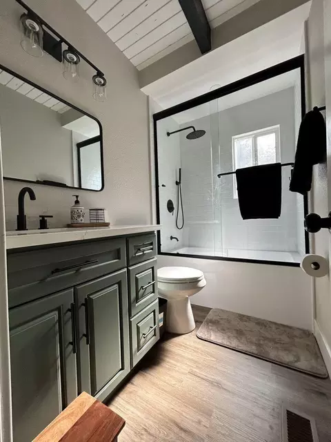 Bath - 4220 Tomahawk Trl, Copperopolis, CA 95228 photo 2 of 3
