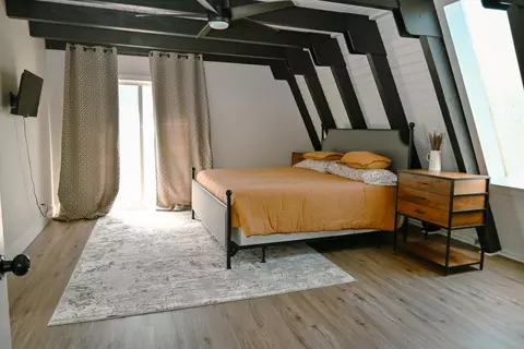 Bedroom - 4220 Tomahawk Trl, Copperopolis, CA 95228 photo 2 of 2