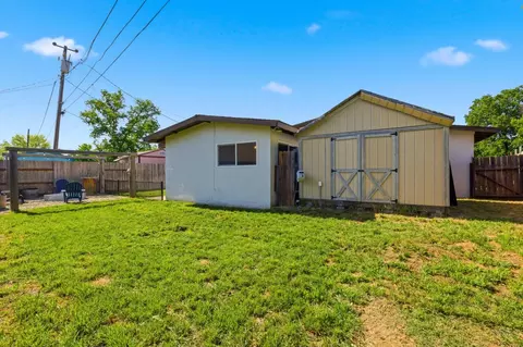 Exterior - 404 Mesa St, Wheatland, CA 95692 photo 8 of 13
