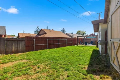 Exterior - 404 Mesa St, Wheatland, CA 95692 photo 11 of 13