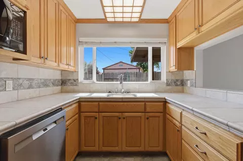 Kitchen - 404 Mesa St, Wheatland, CA 95692 photo 2 of 7