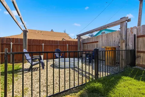 Exterior - 404 Mesa St, Wheatland, CA 95692 photo 6 of 13