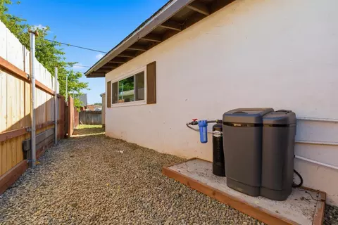 Exterior - 404 Mesa St, Wheatland, CA 95692 photo 10 of 13