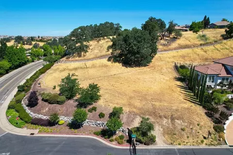 2596 Clubhouse Dr, Rocklin, CA 95765