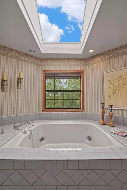 Bath - 1041 Yuloni Dr, Lodi, CA 95240 photo 7 of 7