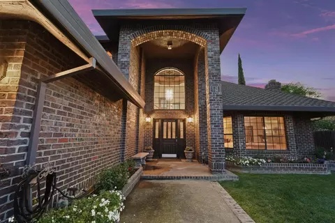 Exterior - 1041 Yuloni Dr, Lodi, CA 95240 photo 4 of 12
