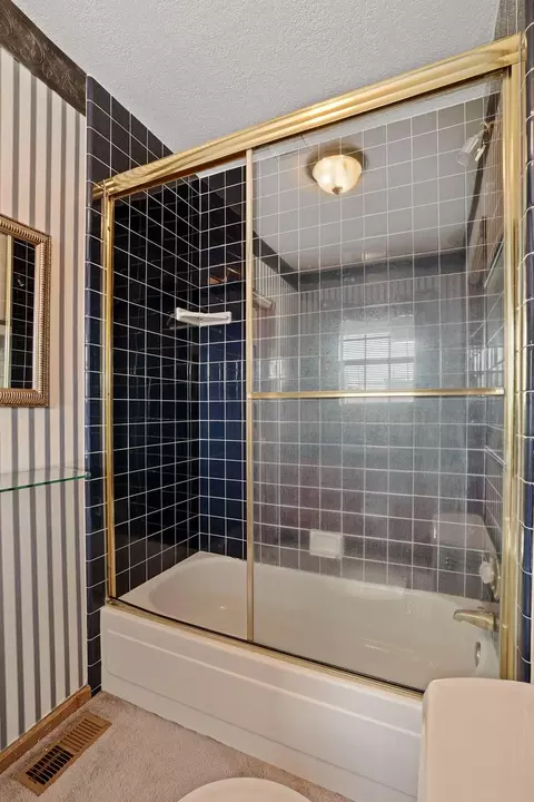 Bath - 1041 Yuloni Dr, Lodi, CA 95240 photo 3 of 7