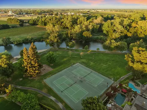 View/Area - 1041 Yuloni Dr, Lodi, CA 95240 photo 7 of 11