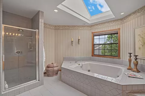Bath - 1041 Yuloni Dr, Lodi, CA 95240 photo 6 of 7