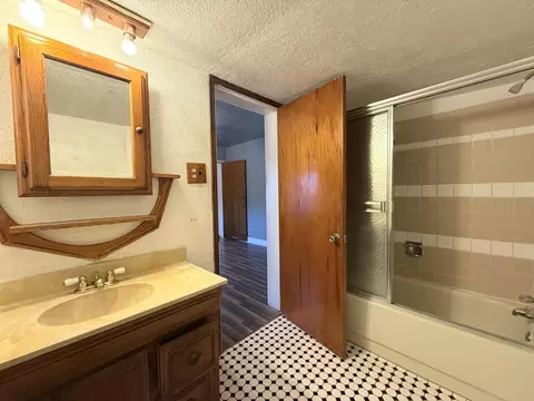 Bath - 1104 Beverly Dr, Modesto, CA 95351 photo 3 of 3