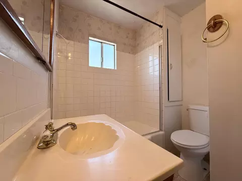 Bath - 1104 Beverly Dr, Modesto, CA 95351 photo 1 of 3
