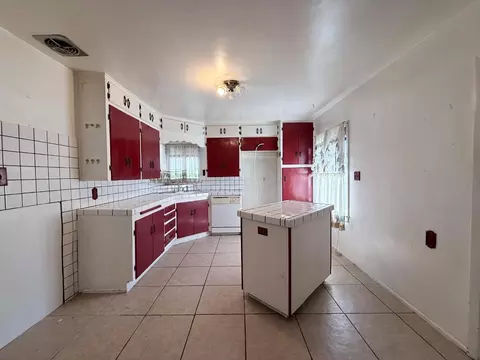 Kitchen - 1104 Beverly Dr, Modesto, CA 95351 photo 1 of 2