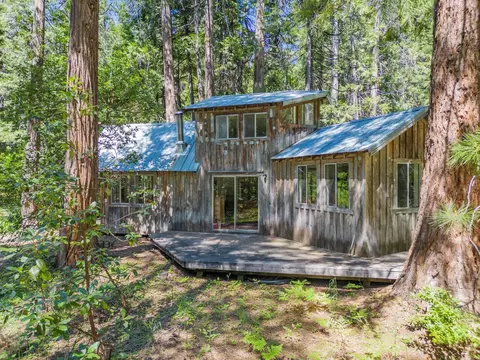 14138 La Porte Rd, Strawberry Valley, CA 95981