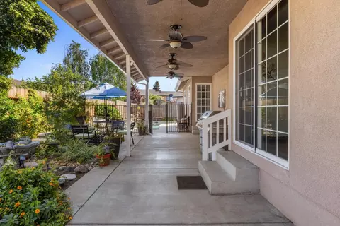 Exterior - 1084 Eastburg Ct, Ripon, CA 95366 photo 5 of 15