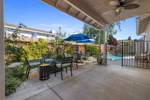 Exterior - 1084 Eastburg Ct, Ripon, CA 95366 photo 7 of 15