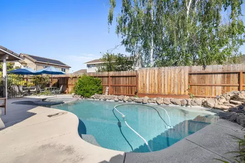 Exterior - 1084 Eastburg Ct, Ripon, CA 95366 photo 10 of 15