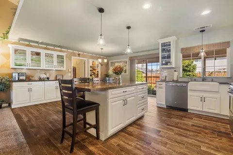 Kitchen - 1084 Eastburg Ct, Ripon, CA 95366 photo 1 of 3