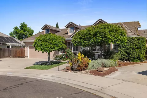 Exterior - 1084 Eastburg Ct, Ripon, CA 95366 photo 3 of 15