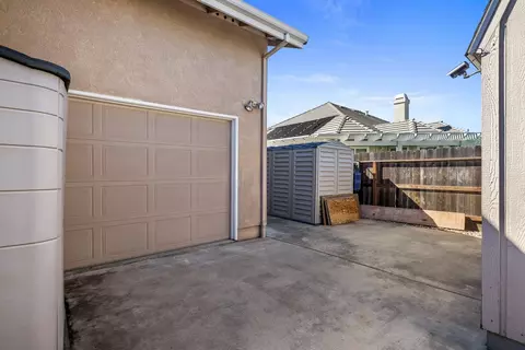 Exterior - 1084 Eastburg Ct, Ripon, CA 95366 photo 14 of 15